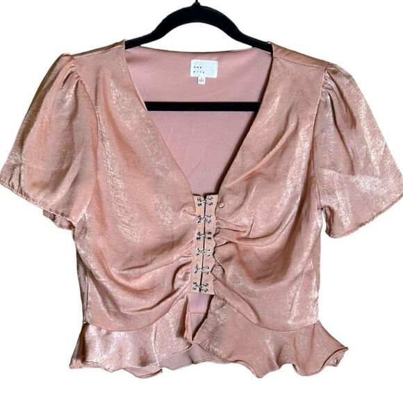 Dee Elly Shimmery Pink Cropped Eyelet Top Size Small 📦 - Picture 1 of 8